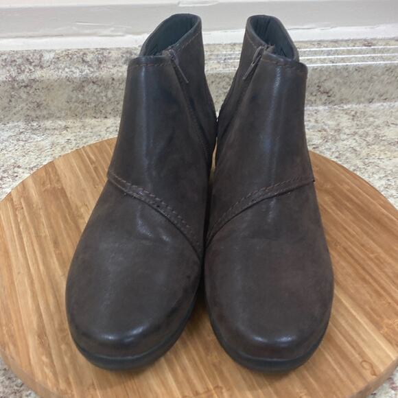 Clarks Cloud-steppers Caddell Tropic brown women’s size 9.5 wedge ankle boot - Picture 1 of 7